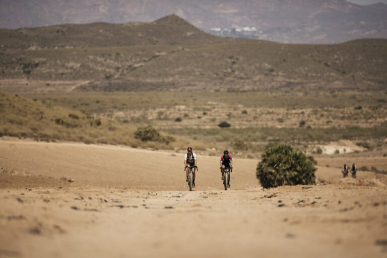 badlands-comer-dormir-ciclo-gravel-bicicleta-aventura-cabo-de-gata