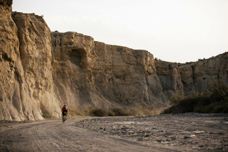 Badlands-comer-dormir-ciclo-gravel-bicicleta-aventura-tabernas
