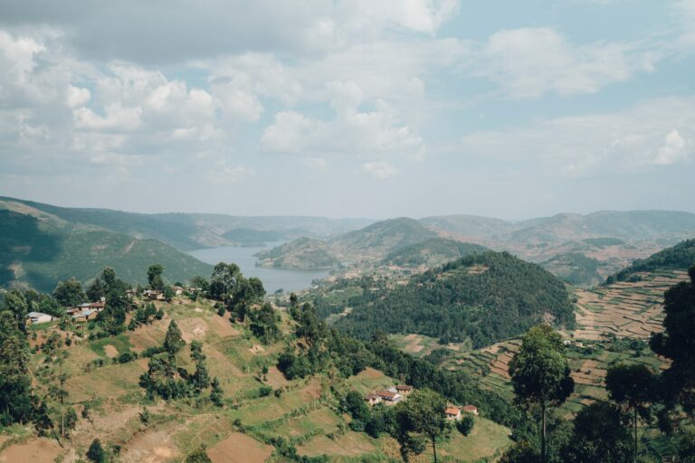 uganda-áfrica-tour-en-bicicleta-de-gravel-lago-bunyoni