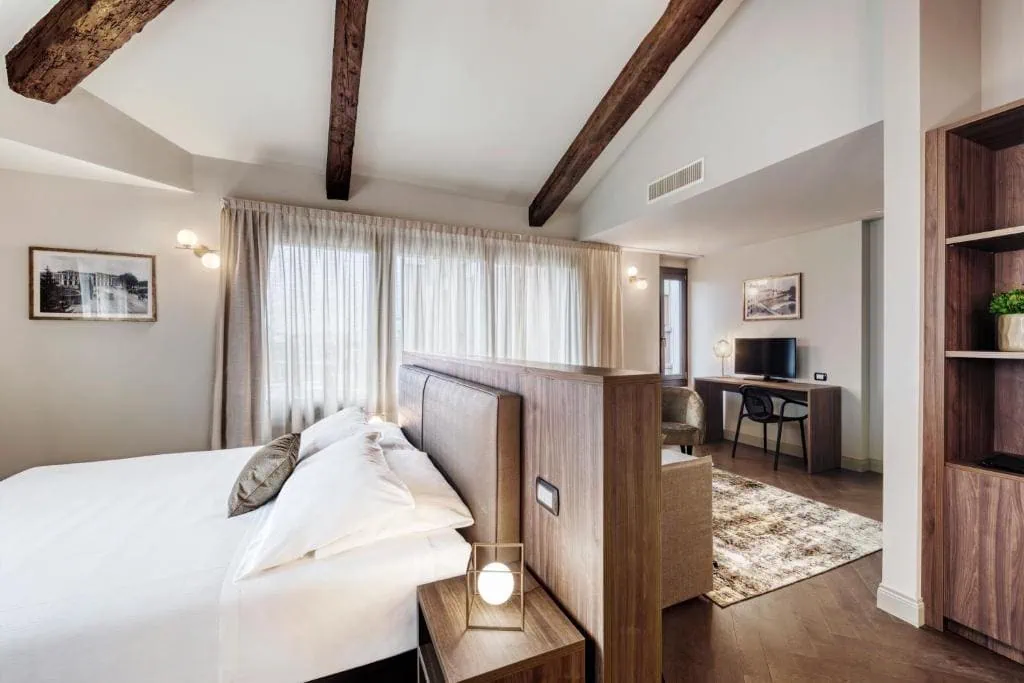 Porta Altina Suites