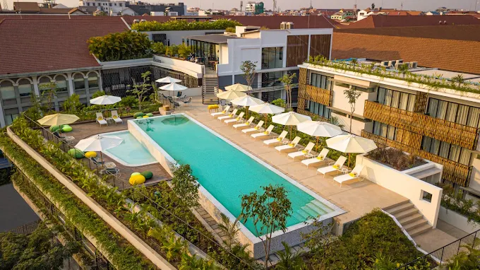 L'Hotel Aviary